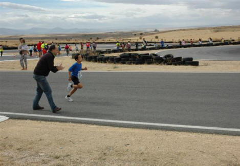 Mario. el vencedor, es animado por su padre, Vicente