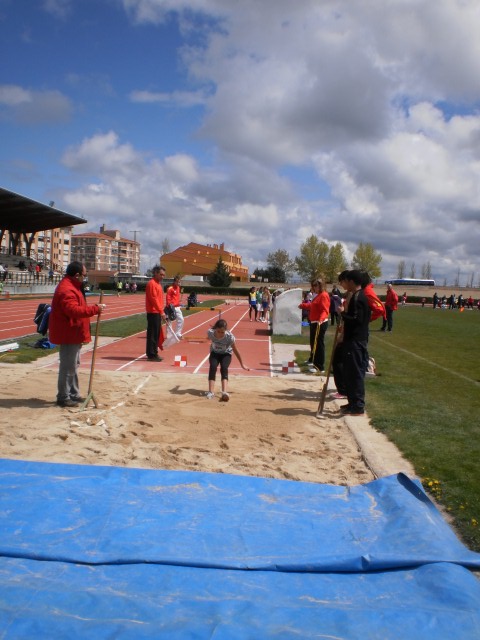 Clara en pleno salto en su prueba de longitud