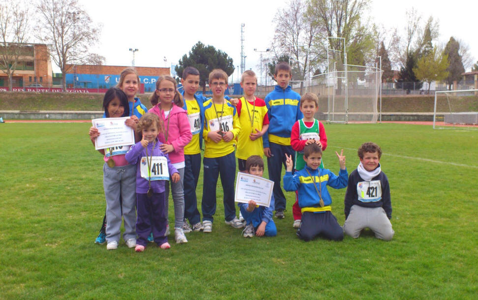 Todos los participantes contentísimos con sus trofeos