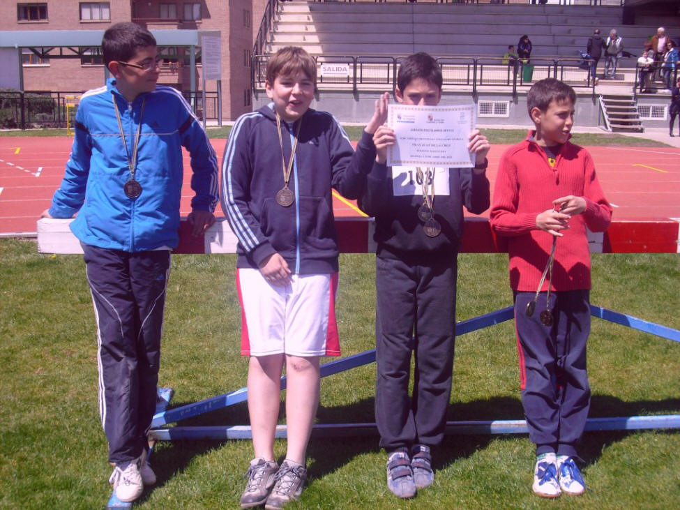 Equipo subcampeón de atletismo escolar categoría infantil