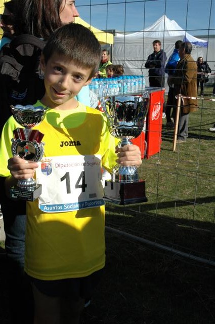 Enrique con sus trofeos