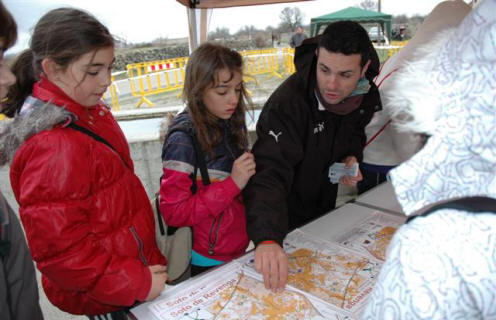 Carla y Paula muy atentas a las indicaciones