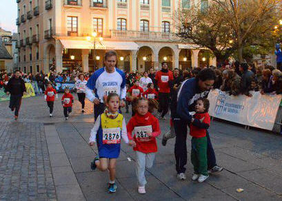 Clara y Lydia, con su padre, Vicente