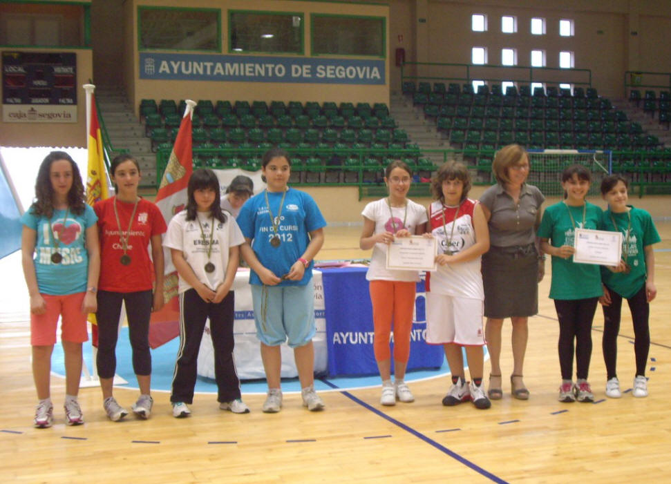 Entrega de premios de la categoría alevín femenina