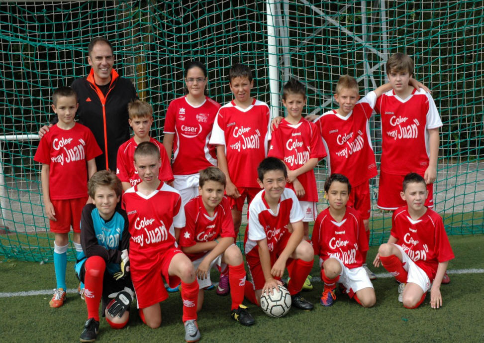 Equipo alevín presentado en el Torneo Mariano Chocolate, con Octavio